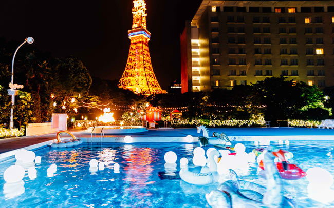 東京プリンスのピンクジェニックな夜プール
