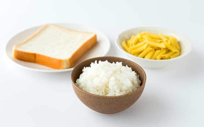 日本人の大好きな炭水化物は糖質のかたまり。糖質の摂りすぎは血糖値を上げてしまうことに