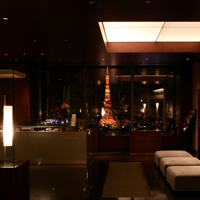 「パークホテル東京」のロビー