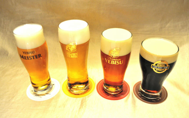 左から、ヱビスマイスター（320ml）、パーフェクトヱビス（ヱビスビール）（380ml）、琥珀ヱビス（380ml）、ヱビススタウトクリーミートップ（400ml）、すべて400円