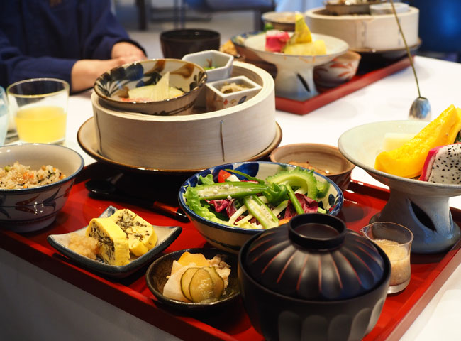 沖縄名物が並ぶ「琉球朝食」
