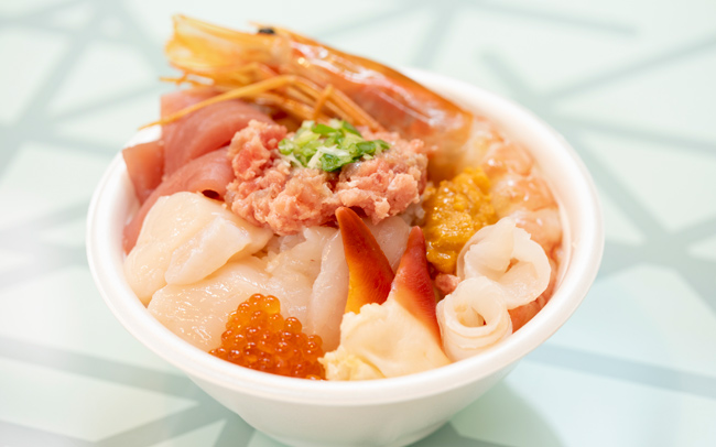 新鮮魚介の贅沢な海鮮丼も！北東北の夏旅へ