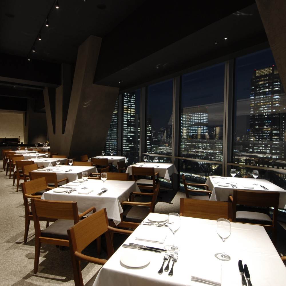 XEX TOKYO／東京駅舎や丸の内ビル群、皇居までを一望