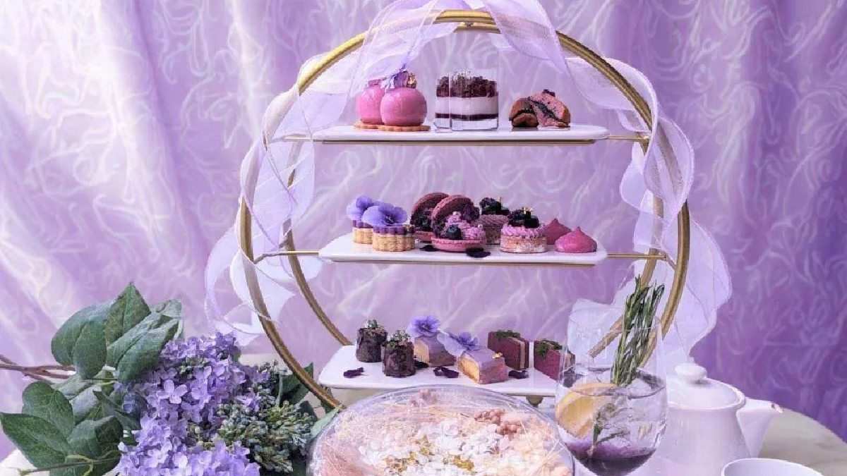 紫陽花などの紫カラーのお花をテーマにした、アフタヌーンティー8選。心くすぐるかわいいビジュアルに注目