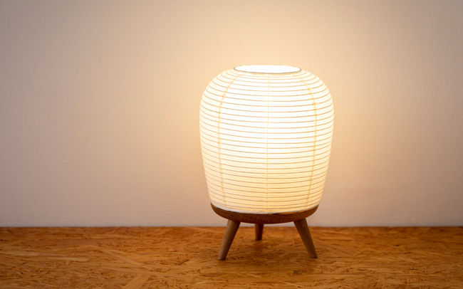 伝統の提灯をリデザイン。温かな光のランプ