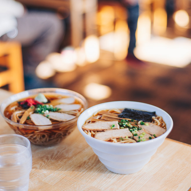 温冷2杯を味わう、朝ラーメン発祥・マルナカの流儀_ローカルモーニング～朝の景色