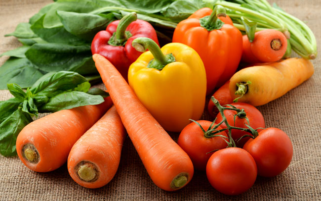 色の濃い野菜で、シミの原因になるメラニンの生成を抑制