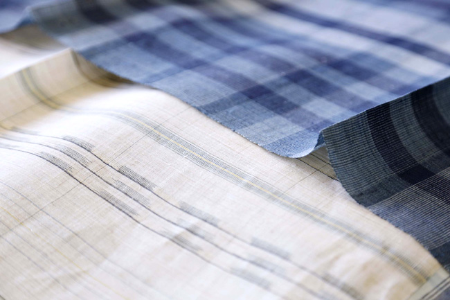 着物や帯のデザインは美由希さんが担当。図案をもとに、糸を染める