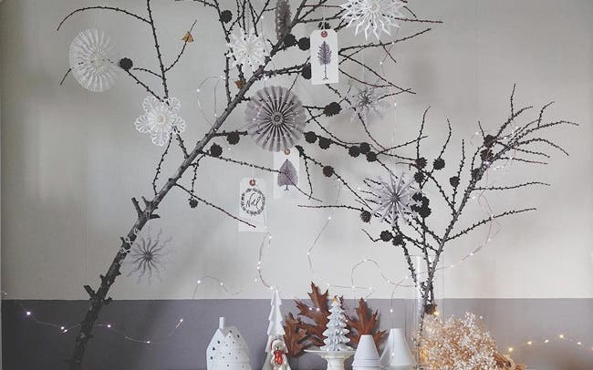 小枝や身近なモノで簡単＆おしゃれに！手作りクリスマスツリー4選