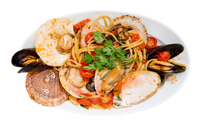 「本日の貝類とチェリートマトのリングイネ」（2376円）季節ごとに食材が代わり、それを目当てに訪れる常連客も多い