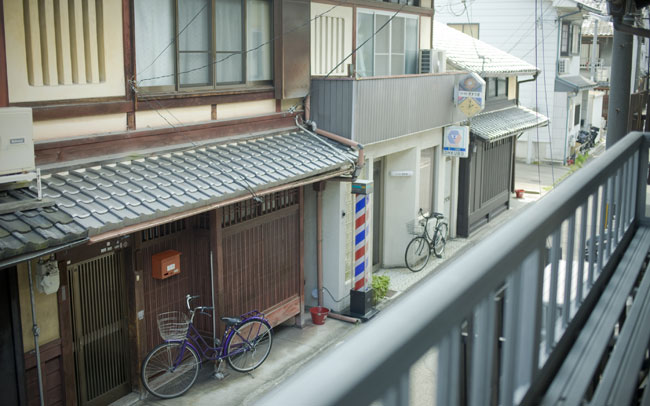 泊まれる雑誌　京都にオープンしたEditorial Haus MAGASINN　カフェ　古書　ゲストハウス　古民家　