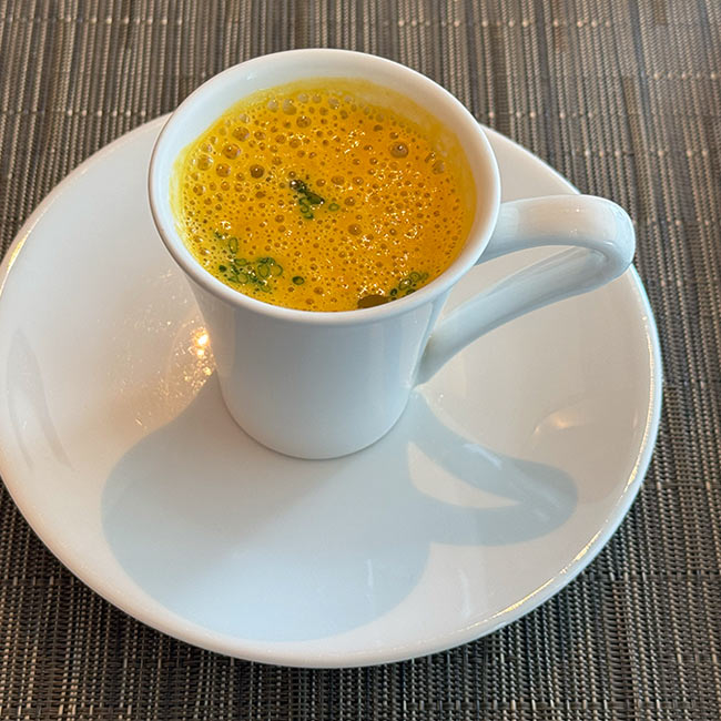 フォーシーズンズホテル丸の内 東京「MAISON MARUNOUCHI」のグリルランチ　スープ