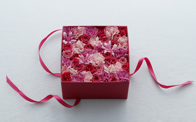 お花の贈り物はフラワーボックスが鉄板 