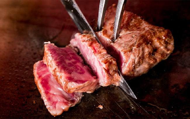 記念日におすすめ。極上肉を贅沢に堪能する鉄板焼きディナー