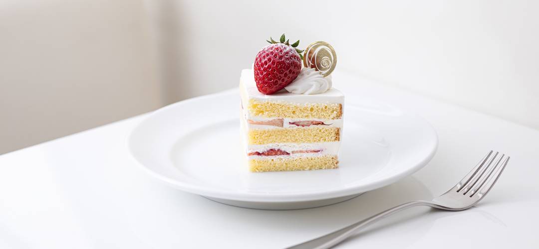 神楽坂・アトリエコータのショートケーキはホールサイズの1/4カット！2種のクリームでいちごが際立つ【ショートケーキ図鑑】