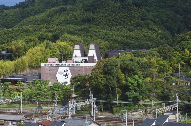 京都駅からもアクセス◎。天王山のふもとに蒸溜所を作った理由