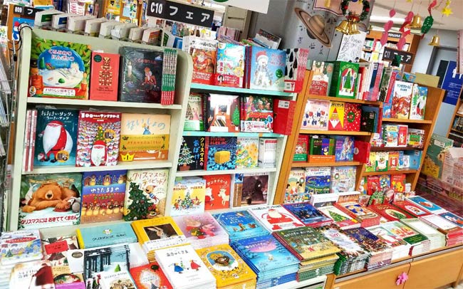 紀伊國屋書店新宿本店　6階児童書売場