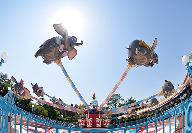 東京ディズニーランドのアトラクション「空飛ぶダンボ」