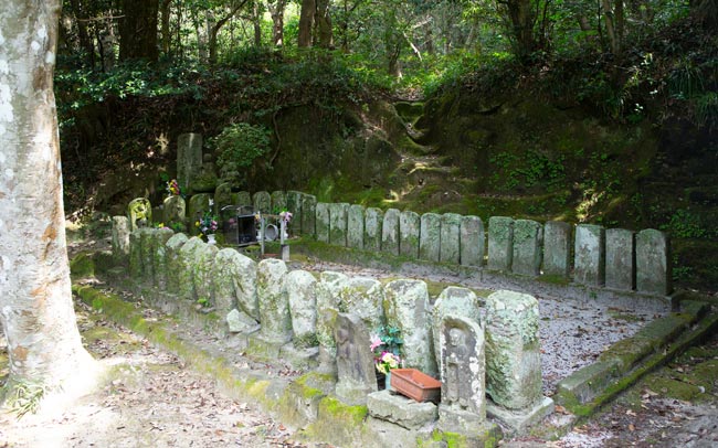 神津島、舎人の庵屋堂