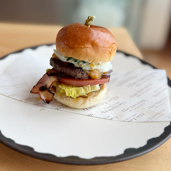 アンダーズ 東京「ザ タヴァン グリル＆ラウンジ」　ウィークエンドブランチ　タヴァンブランチスライダー
