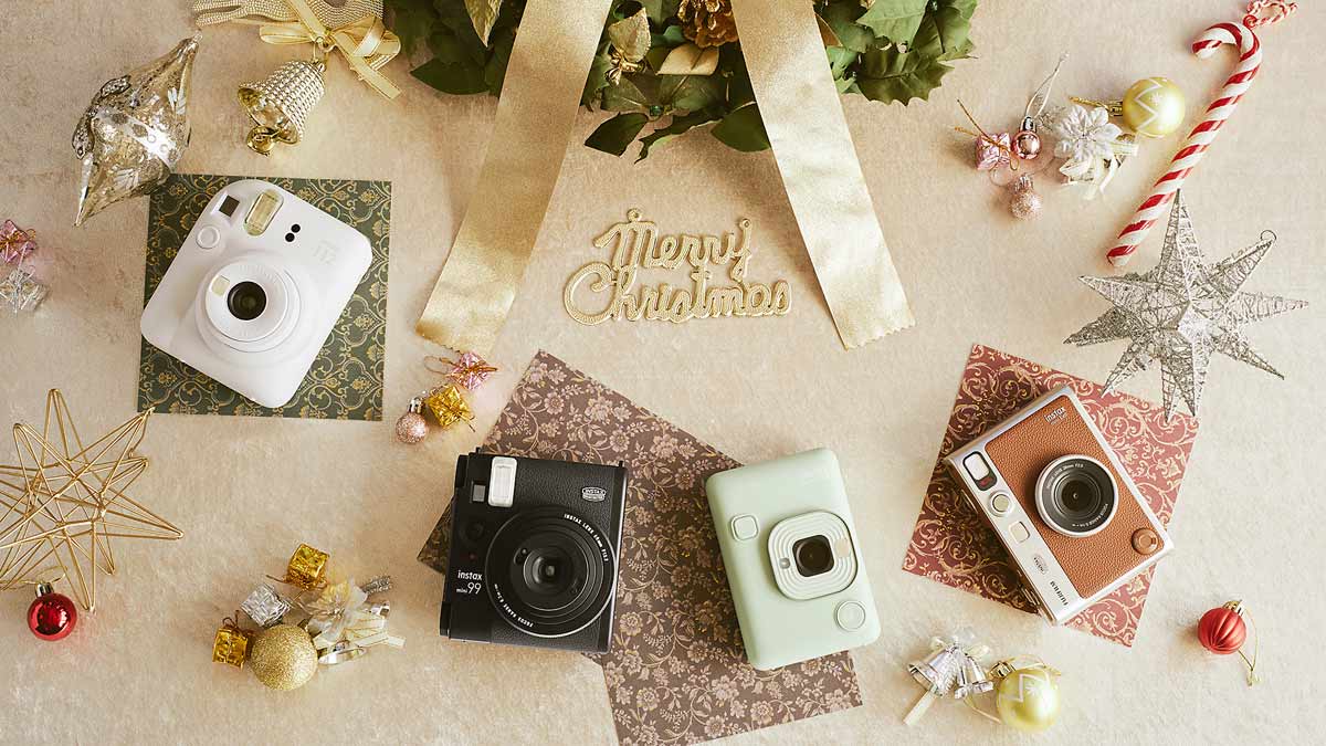 「instax“チェキ” 」でクリスマスを楽しくアップデート！横浜赤レンガ倉庫でイベントも。特別な思い出をカタチに残そう