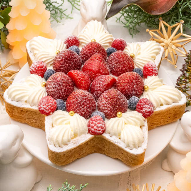 キル フェ ボンのクリスマスケーキ「星型 ブルターニュ産 “ルガール”クリームチーズとイチゴのタルト」