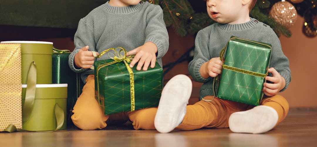【絶対喜ばれる】0～5歳の子供に贈りたいクリスマスプレゼント2021年人気ランキング｜予算は？渡し方は？