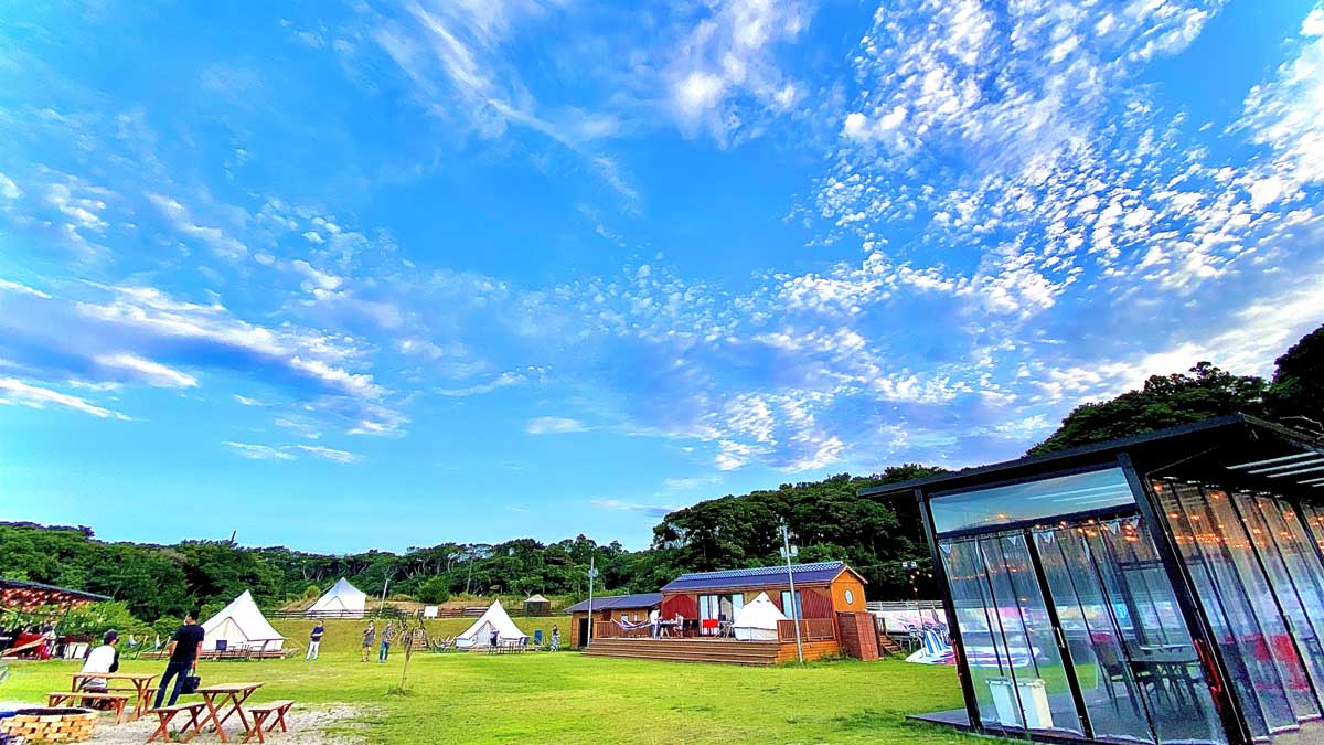 波の音を聞きながら本格サウナやプールで整うグランピング施設「Kabuku Resort」【三重県・志摩市】