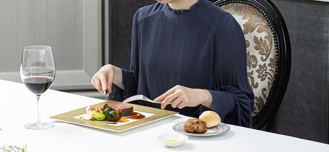 【テーブルマナー】知っておくべきフランス料理の基本マナー｜服装は？ナイフとフォークの使い方は？