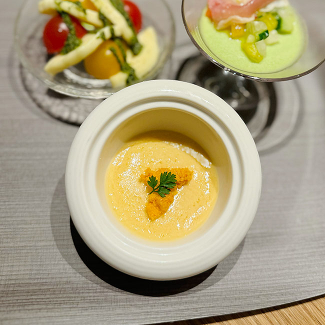 横浜ベイシェラトン ホテル＆タワーズ「コンパス」　北海道ビュッフェ　ウニの冷製フラン