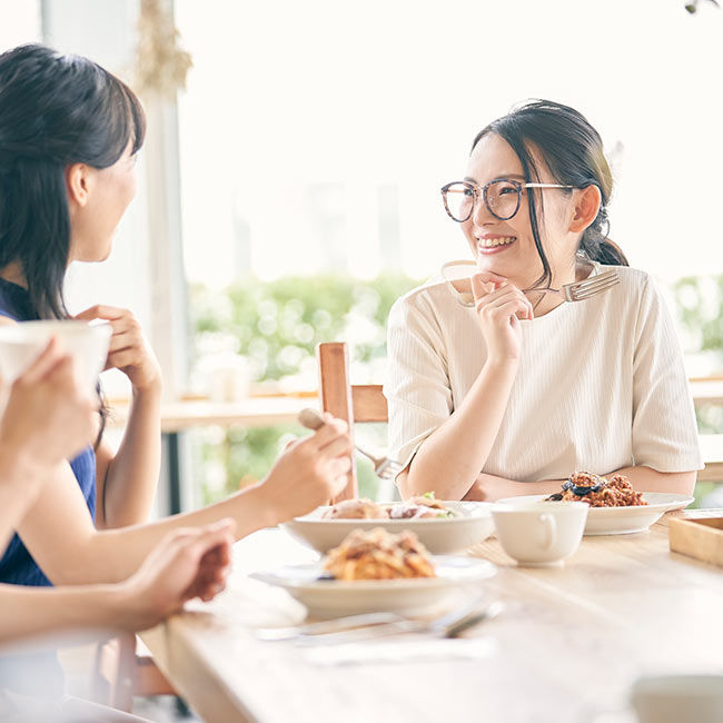 シャッフルランチでコミュニケーション不足を解消