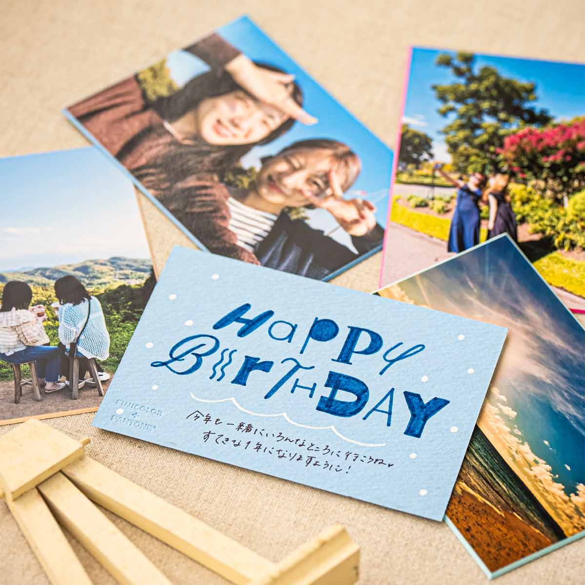 【IDEA1＿女友達の誕生日ギフト】幸せな思い出をフォトメッセージカードに！見るだけで笑顔呼ぶプレゼント