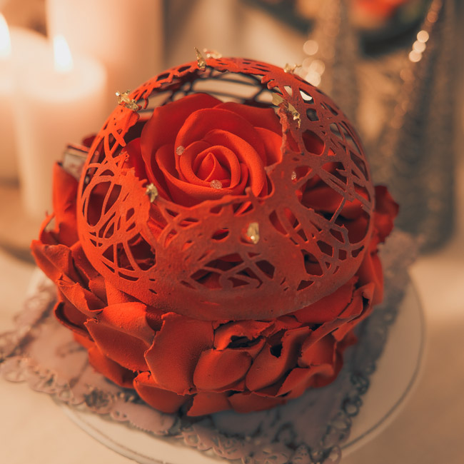 東京マリオットホテルのクリスマスケーキ2023「Rose（ローズ）　ショコラ ルージュ」