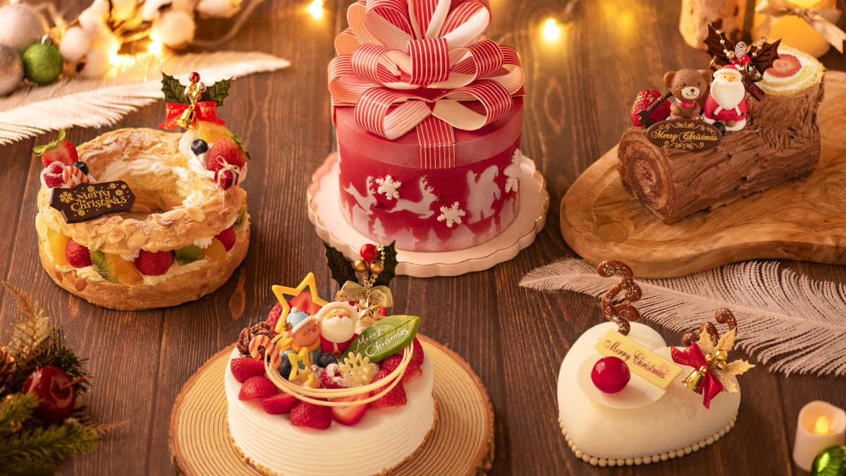 ヒルトン東京ベイのクリスマスケーキ2023。ギフトボックスやトナカイをモチーフにした華やかなケーキが集合