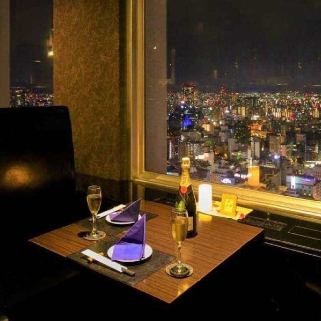 梅田 夜景 M PRIME （エム プライム）／夜景を眺めつつ豪華なディナーに舌鼓を