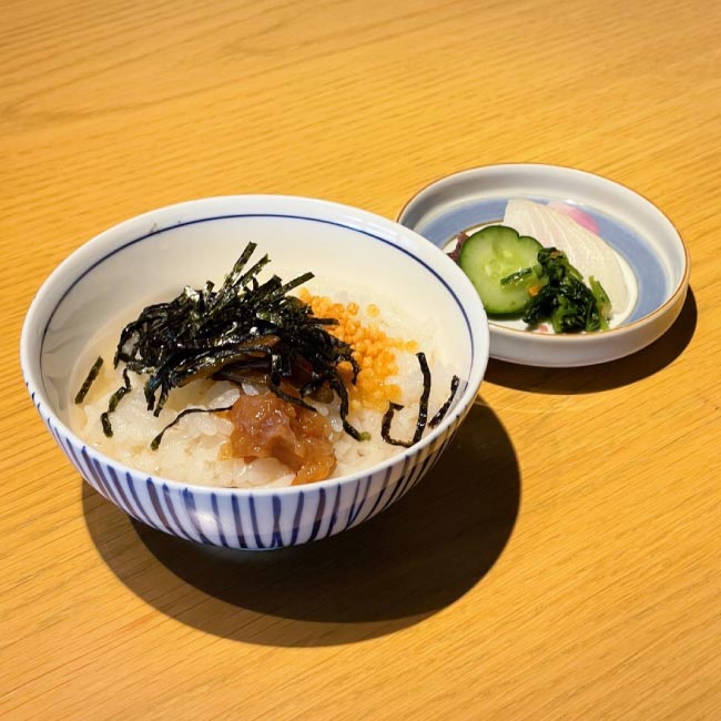 出汁茶漬けは薄口の優しい味わいで、サラッと食べられる
