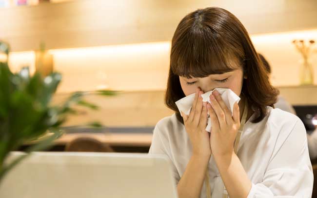 Q.花粉症で頻繁に鼻をかんだり目を拭いたりするので保湿にも限界が。よい対処法は？