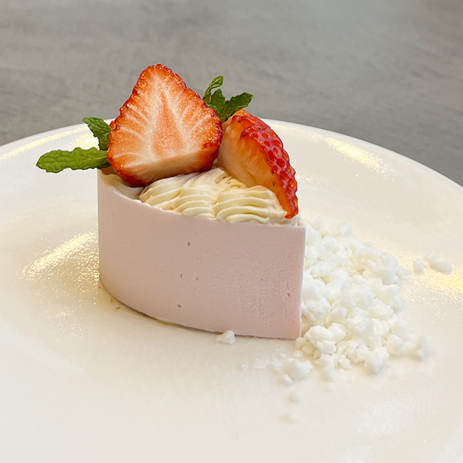 SeRieUX（セリュー）のモダンフレンチ×ランチ　デザート（越後姫　トンカ豆）