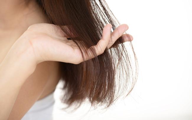 髪のうねりの原因とは？ケア方法を紹介！
