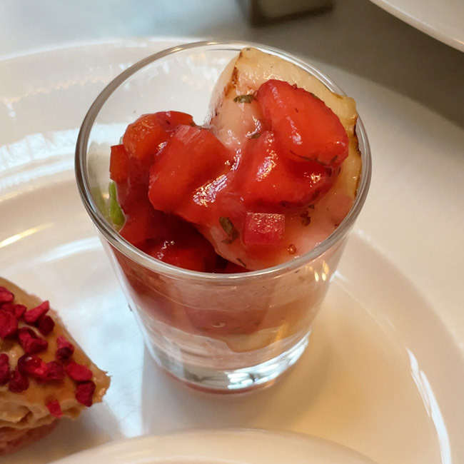 帆立貝のグリル＆ロマネスコ 苺のセビーチェ