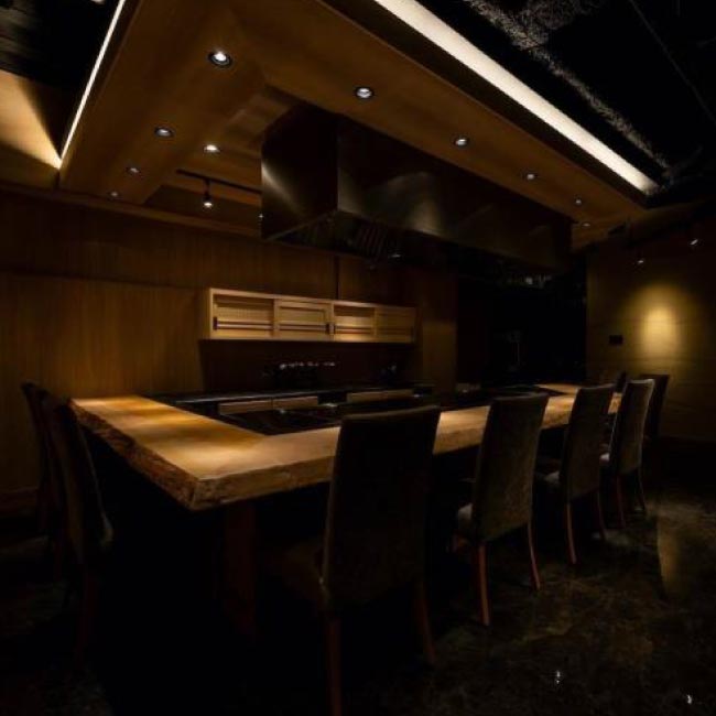 鉄板焼 にし田（桜木町）／ディナーの始まりを飾る乾杯スパークリングワイン付き