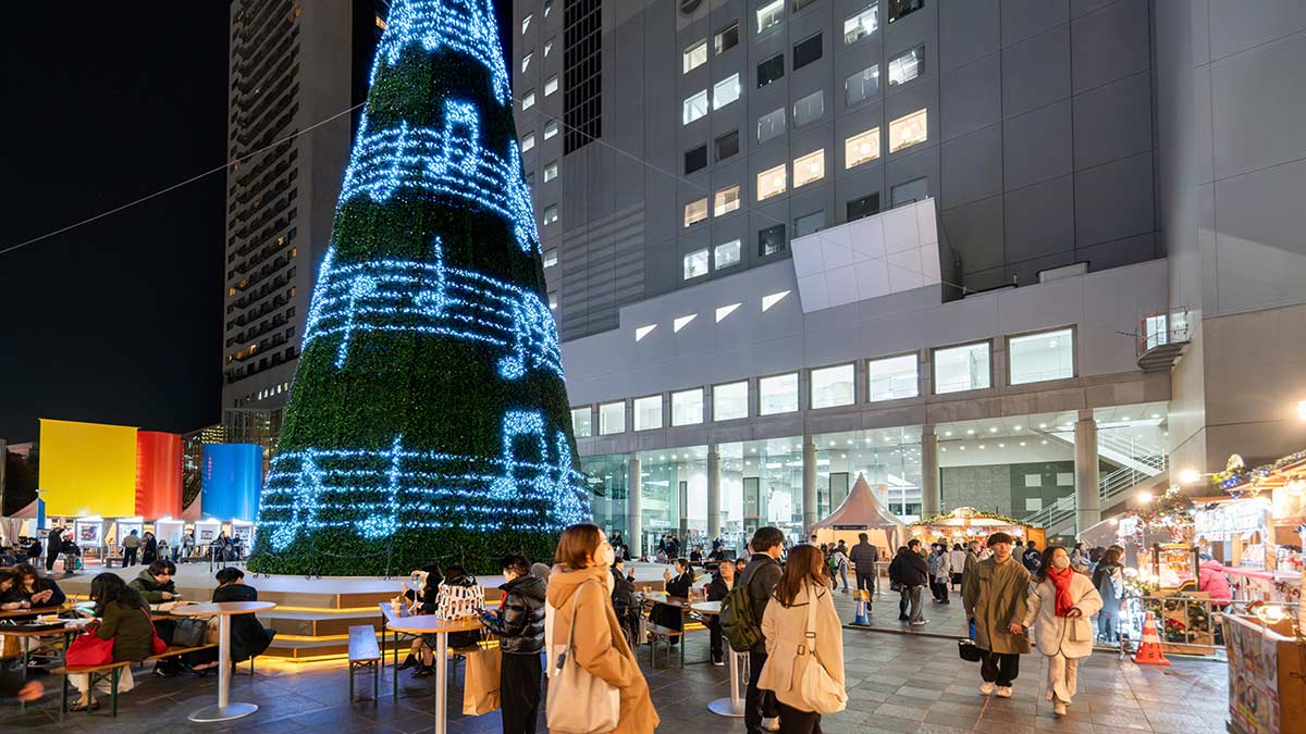 梅田スカイビル「UMEDA SKY BUILDING Christmas 2024」。国内最大級LEDマッピングツリーが登場