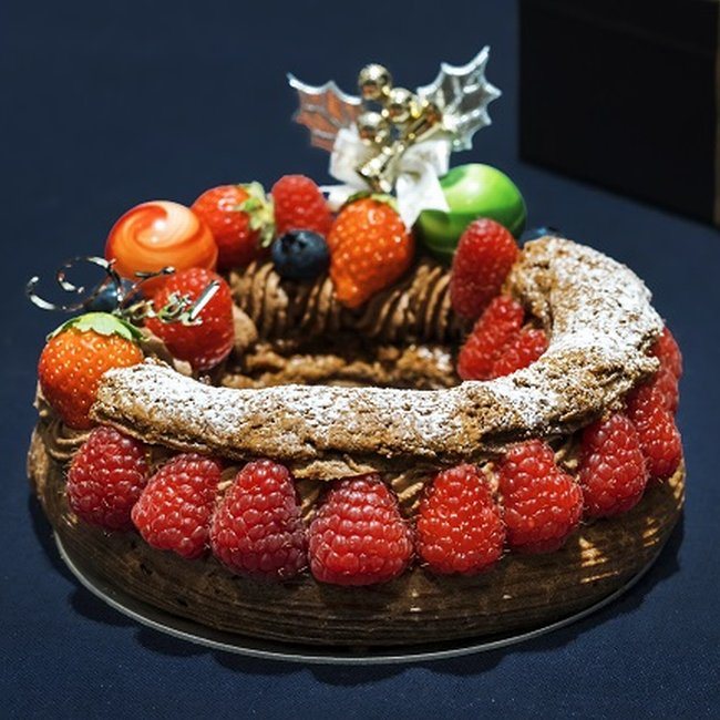 アンダーズ 東京のクリスマスケーキ「チョコレートパリブレスト」