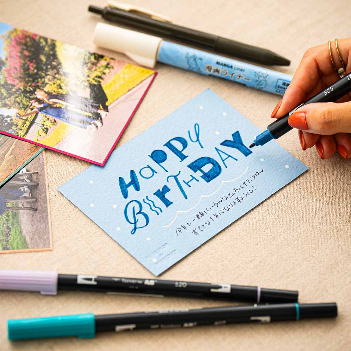 【IDEA1＿女友達の誕生日ギフト】幸せな思い出をフォトメッセージカードに！見るだけで笑顔呼ぶプレゼント