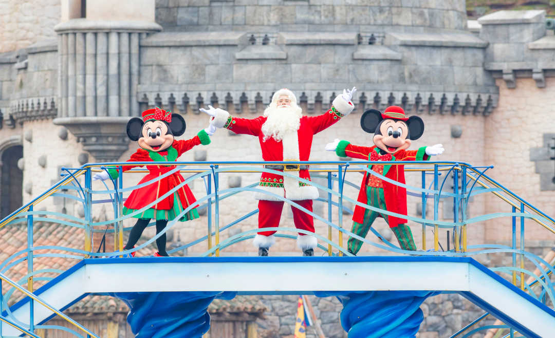 ミッキーマウスやダッフィーたちときらびやかな夢の世界へ！「東京ディズニーリゾートのクリスマス2021」