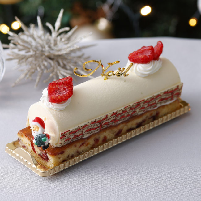 ウェスティンホテル東京のクリスマスケーキ「ホワイトチョコレートと赤いベリーのノエル」