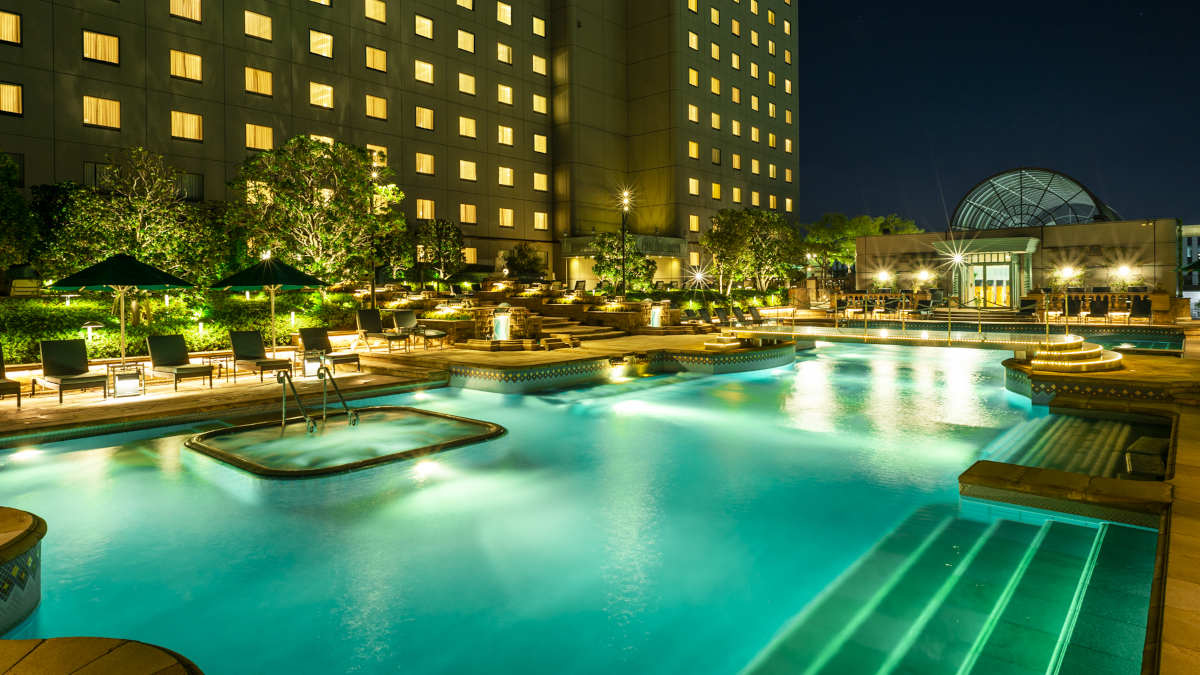 【ナイトプール】都内ホテル最大級プールでリゾート気分！ガーデンカフェも。ホテル イースト21東京の「ガーデンプール」2023