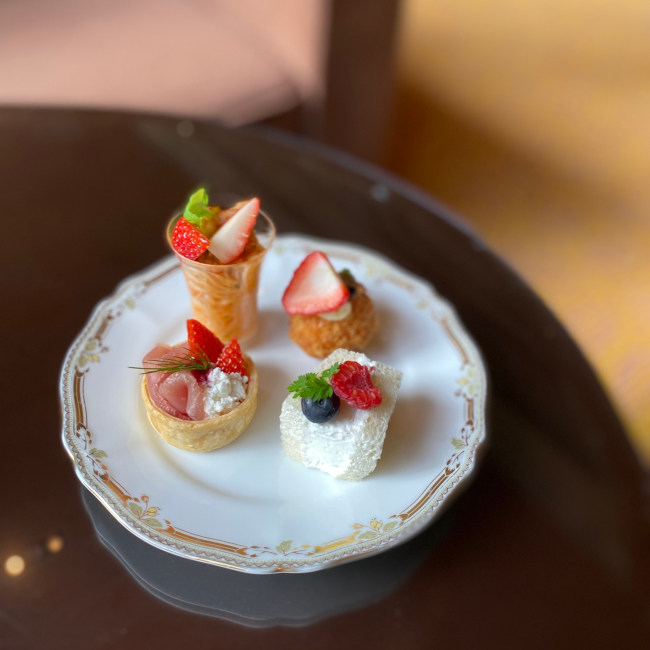 シェラトン都ホテル東京「苺とショコラのアフタヌーンティー」