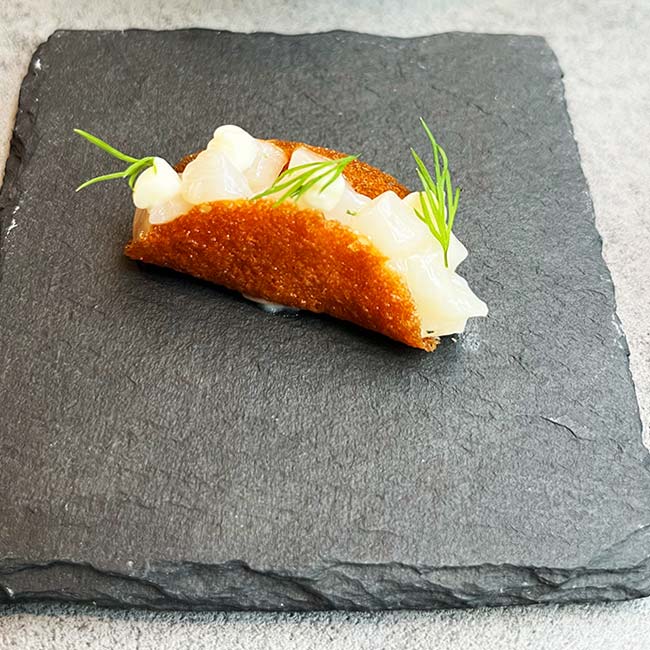SeRieUX（セリュー）のモダンフレンチ×ランチ　アミューズ（ホタテ　根セロリ）