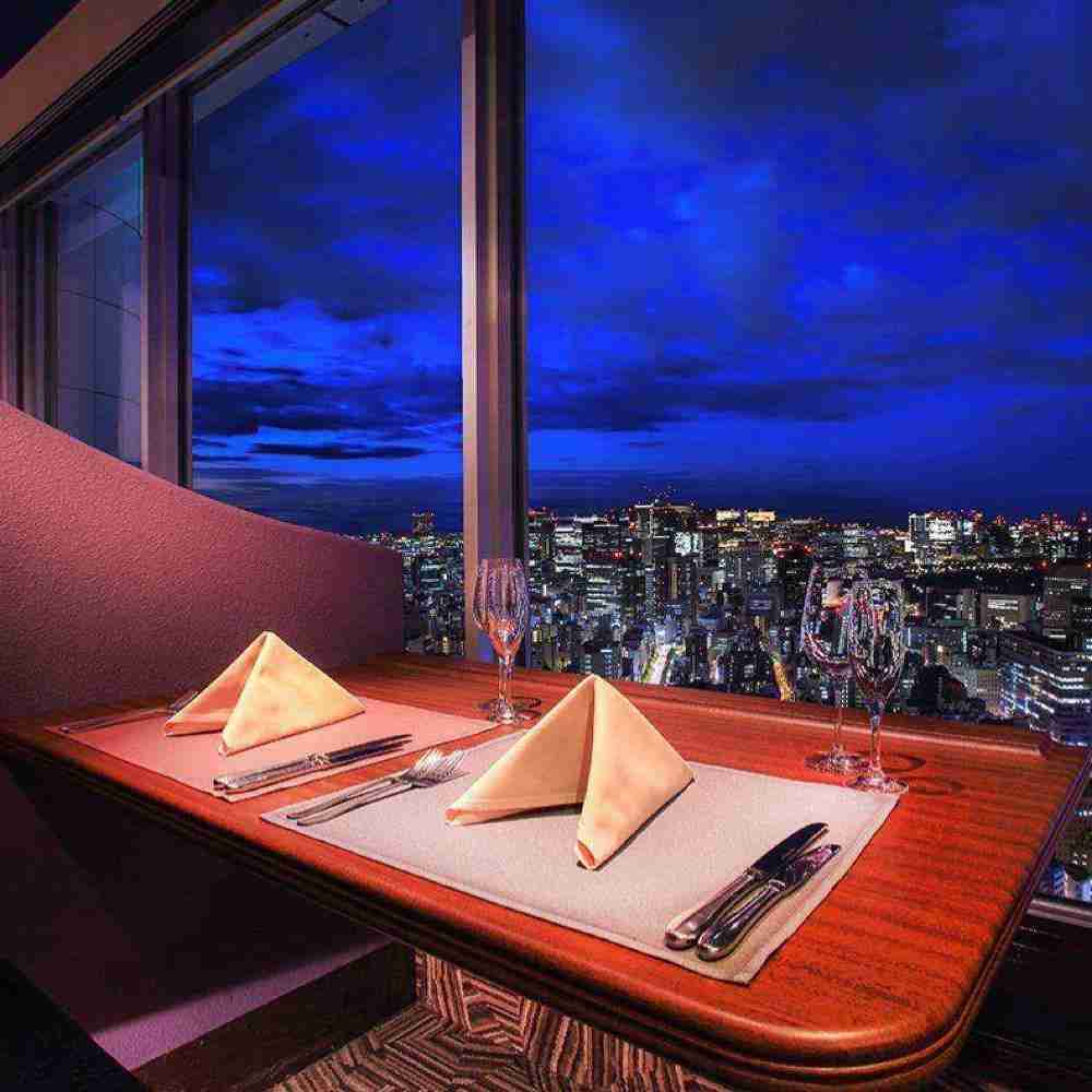 東京ドームホテル「アーティストカフェ」（水道橋）／夜景をふたりじめ！カップルシート確約